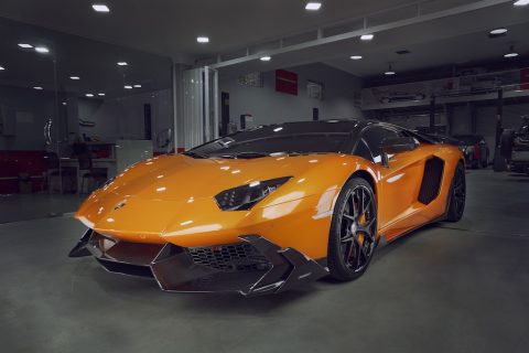 Super Car ႀကိဳက္တ့ဲသူေတြ ေႀကြေစမယ့္ ျမန္မာျပည္က Lamborghini Aventador